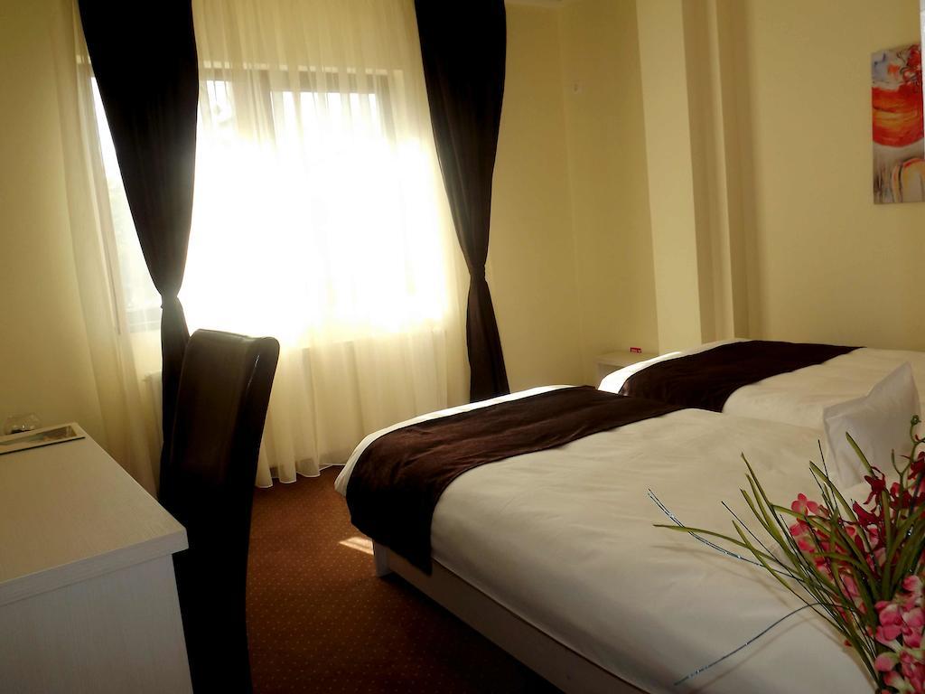 West Plaza Residence Bukarest Rum bild